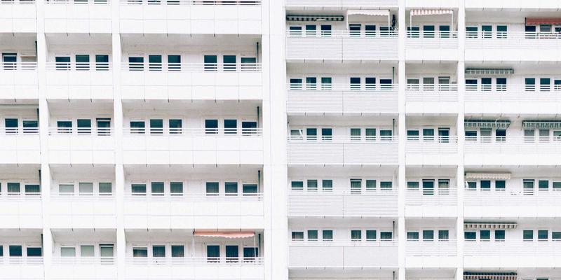 软件定义网络(SDN)如何重塑数据中心：网络技术与后端编程资源的深度优化